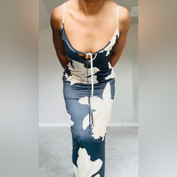 Tall Tie Bust Maxi Dress - Picture 8 of 14